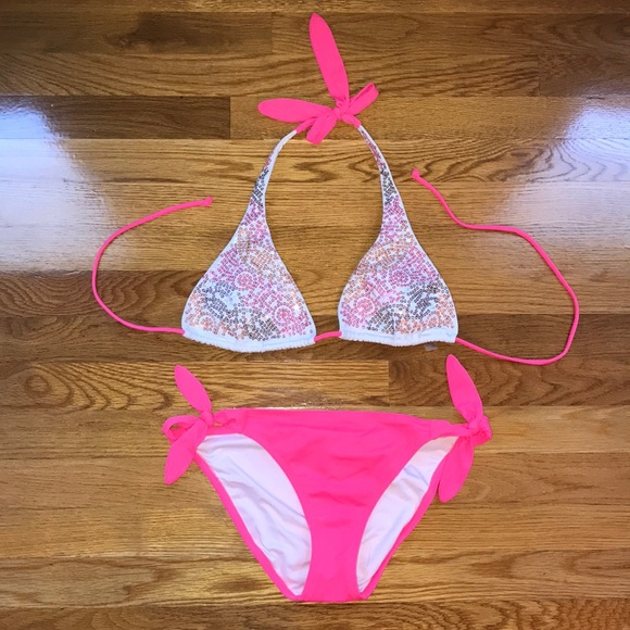 Victoria's Secret Other - 🎉HP🎉Victoria’s Secret pink and white bikini 👙